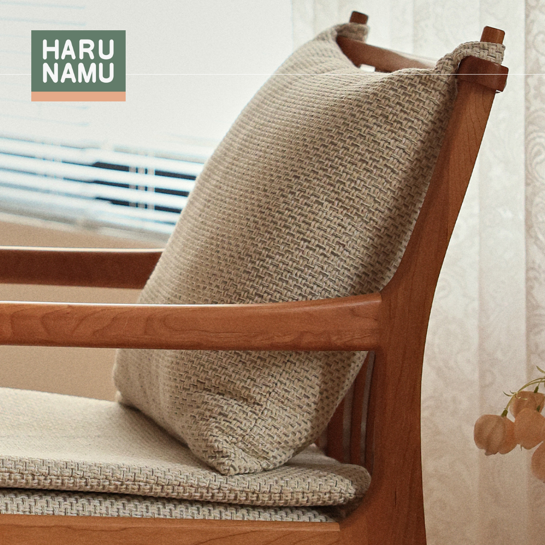 NAGUSAME Solid Wood Chair Close Up